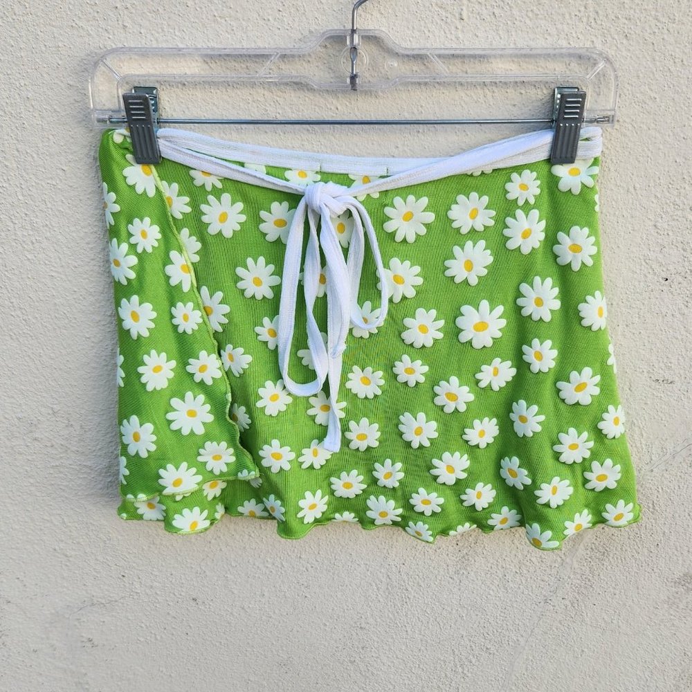 dELiA*s Used To Know Ya Daisy Print Wrap Mini Skirt - Picture 4 of 7